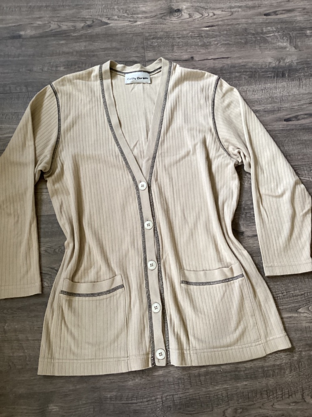 CATHY DANIELS cardigan sweater